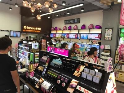 開(kāi)業(yè)不滿三月顧客盈門 探索化妝品零售的O2O變革之道